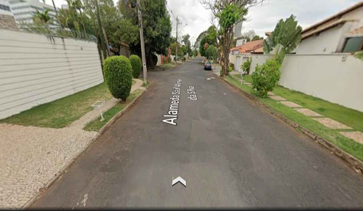 Homem é preso suspeito de estuprar e obrigar namorada a se prostituir - Google Street View 