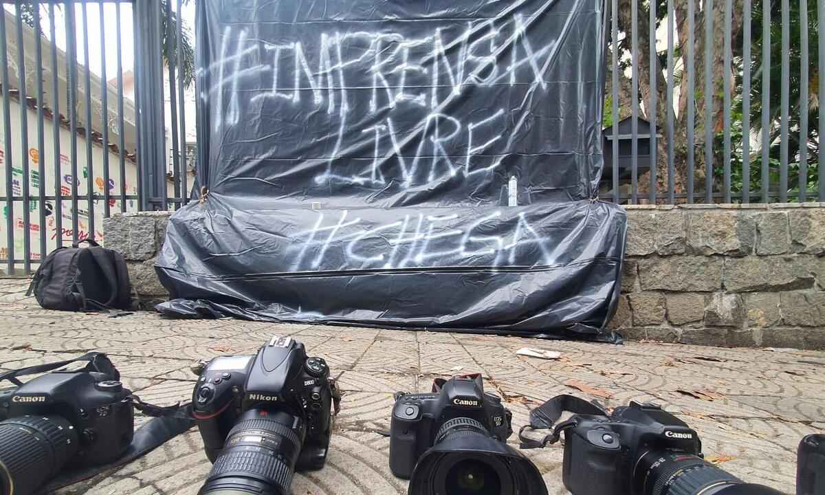 Liberdade de imprensa: fotógrafos de MG fazem ato pelo fim da violência - Leandro Couri/EM/D.A Press