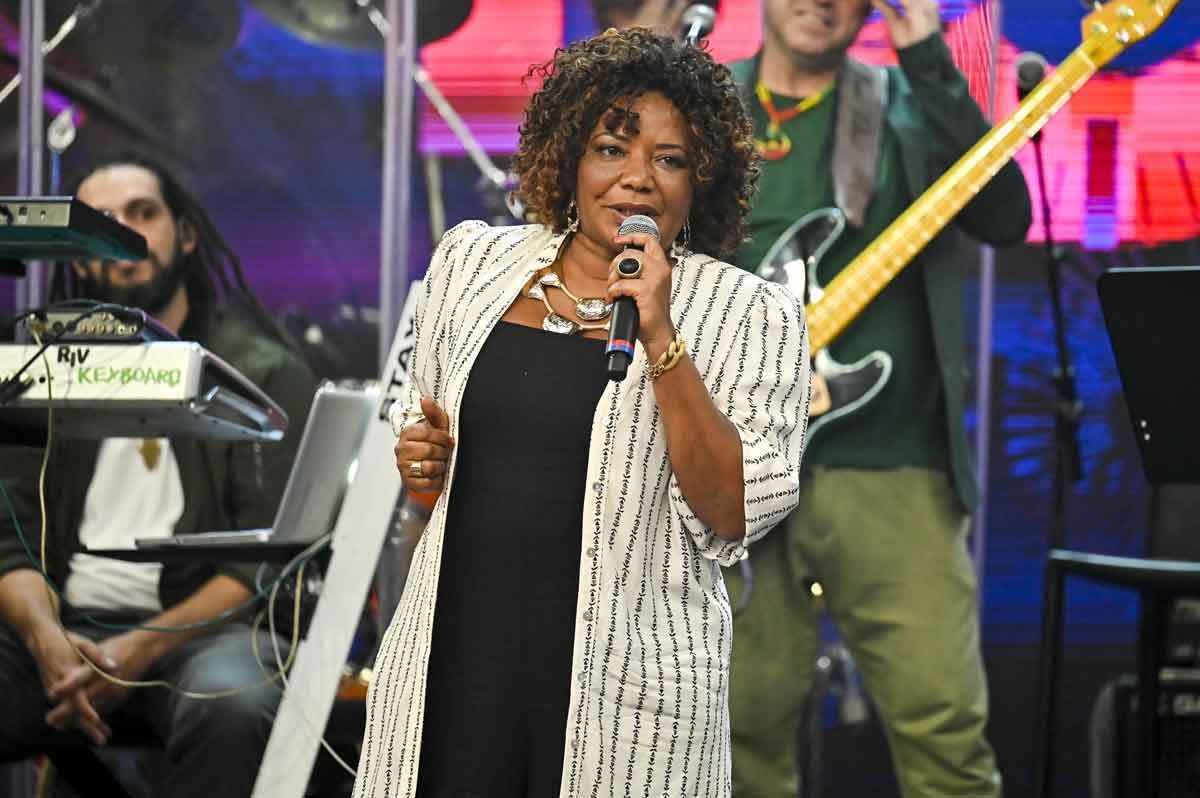 Ministra Margareth Menezes canta para Cássia Eller no 'Altas horas' - Bob Paulino/Globo