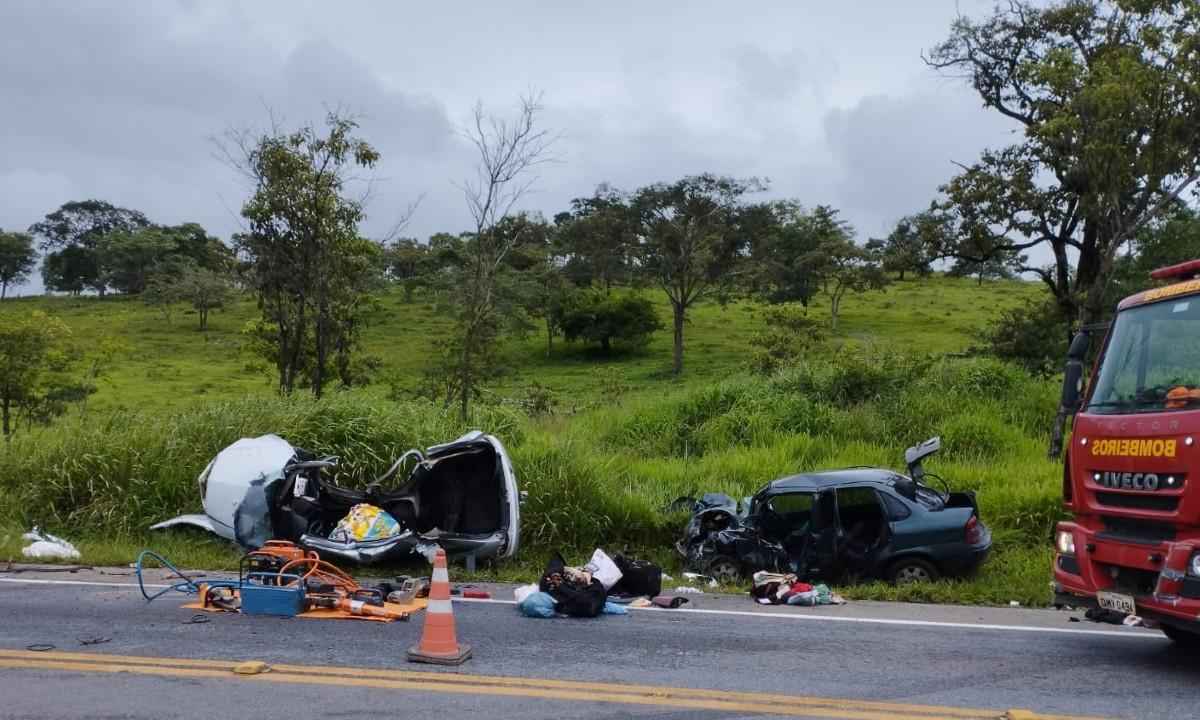 Acidente mata três pessoas e deixa três em estado grave - Divulgação/Polícia Rodoviária Militar