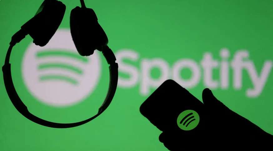 Spotify anuncia demissão de 6% dos funcionários, equivalente a 600 empregos - Foto: Reprodução/Dado Ruvic/Reuters