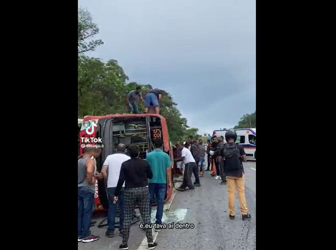 MG-10: passageira de ônibus que tombou posta momentos do acidente no TikTok - Reprodução/TikTok 