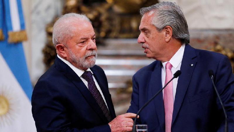 De moeda comum a militares: 4 recados de Lula após encontro com Fernández - Agustín Marcarian/Reuters