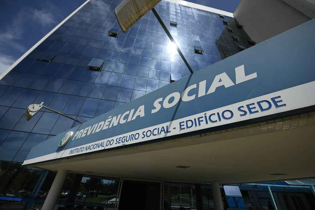 INSS começa a pagar aposentadorias com o novo salário mínimo de R$ 1.302 - flickr