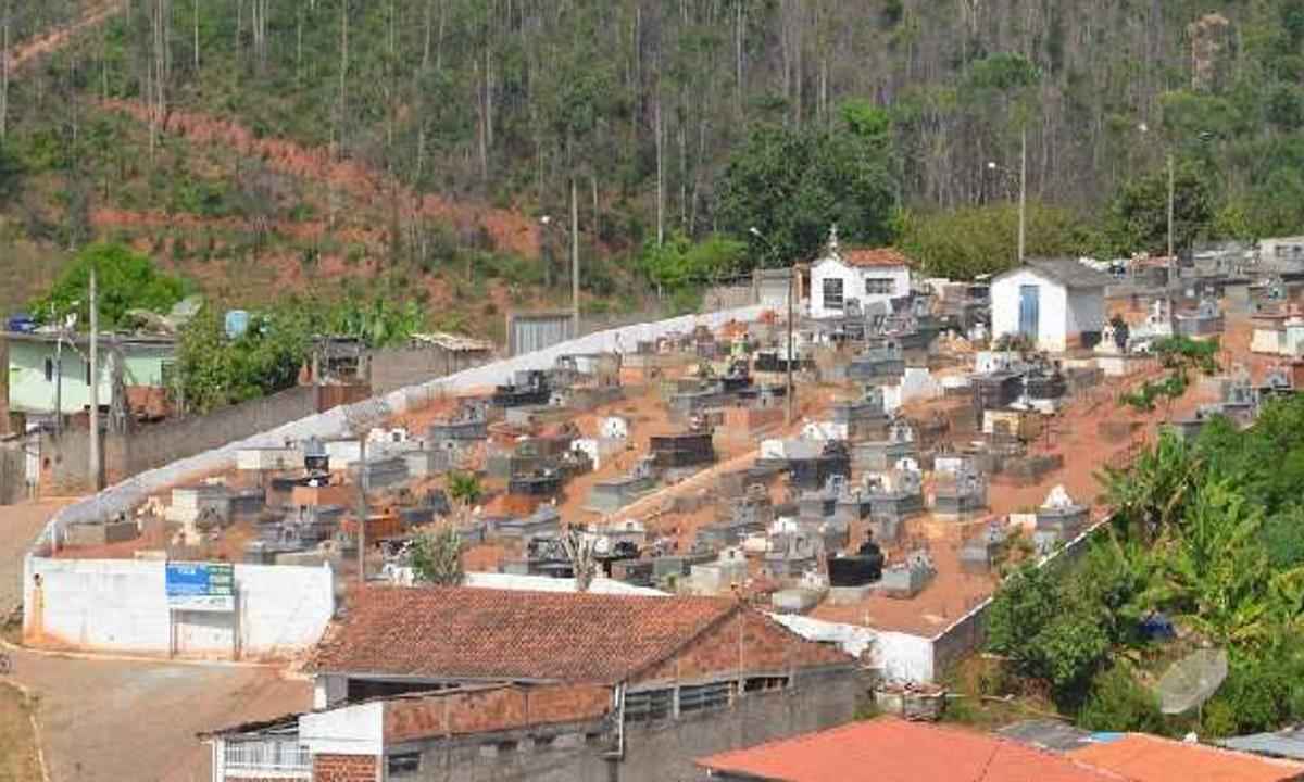 Moradores reclamam de mau cheio e restos mortais em chão de cemitério em MG - Prefeitura de Bela Vista/Ascom/Genival M. Carmo