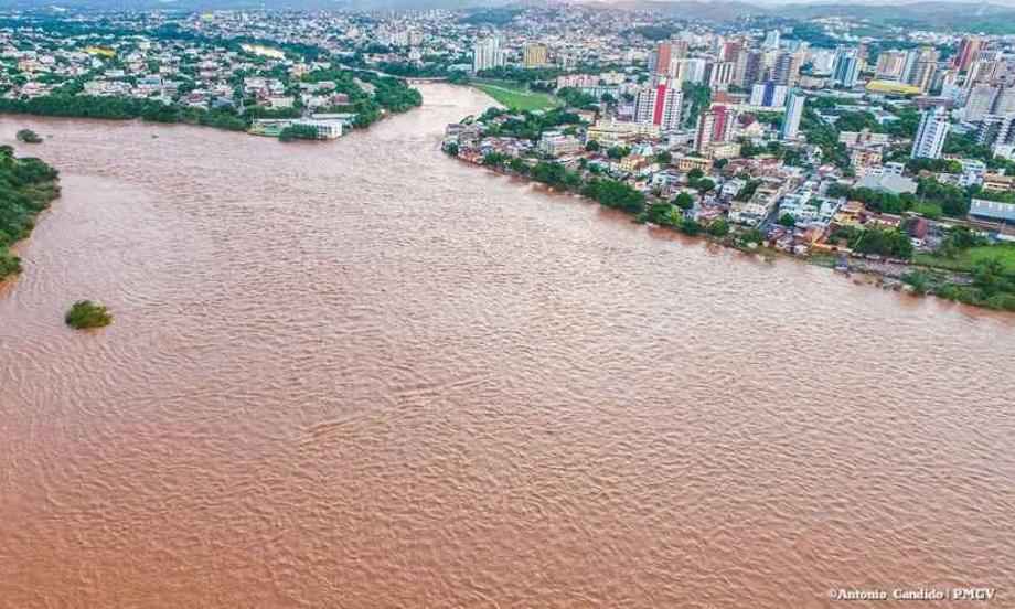 Nível do Rio Doce atinge cota de inundação e prefeitura emite alerta - foto: Antônio Candido/Prefeitura de Governador Valadares