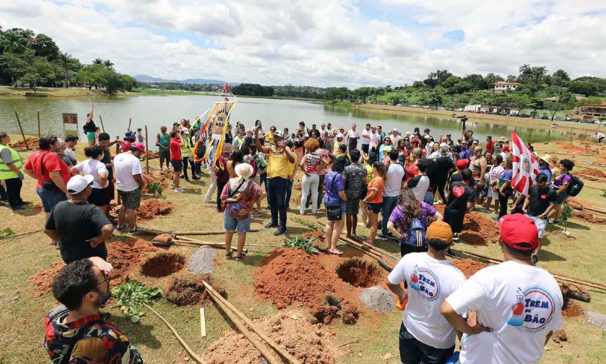 Blocos de carnaval se unem em mutirão para plantio de árvores na Pampulha - PBH/Divulgação