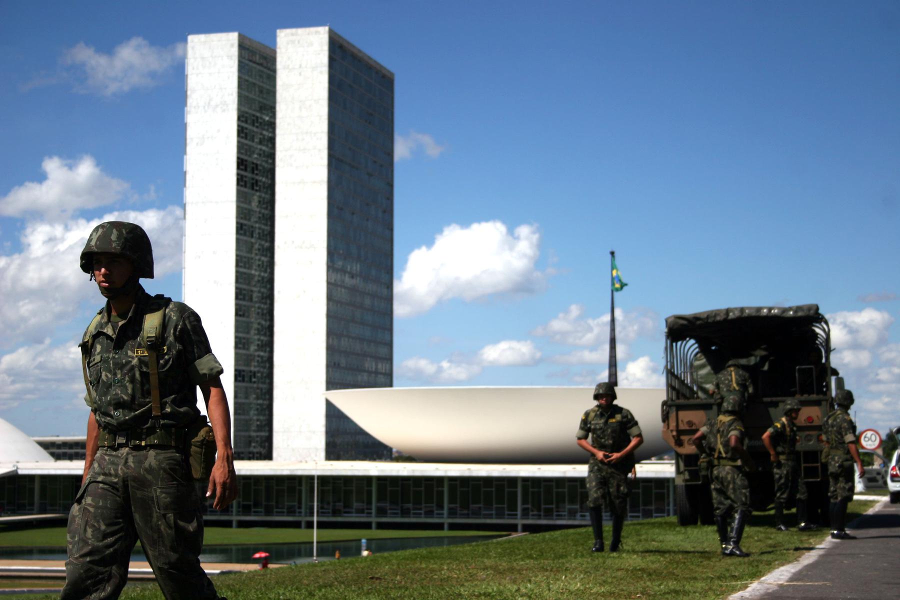 'Poder Camuflado': como os militares ditam as regras do jogo no Brasil - Monique Renne/Especial para o CB