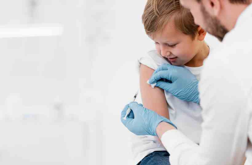  Volta às aulas: crianças devem estar em dia com o cartão de vacinas - Freepik