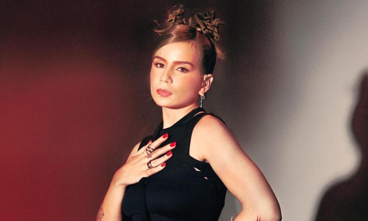 Carol Biazin conta sobre as fases do amor em seu novo álbum "REVERSA" - Divulgação