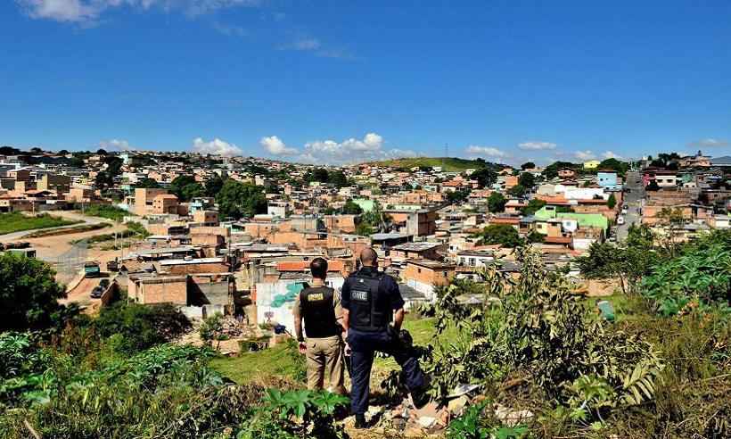 Polícia Militar ocupa a Vila da Paz no combate ao tráfico de drogas - PMMG