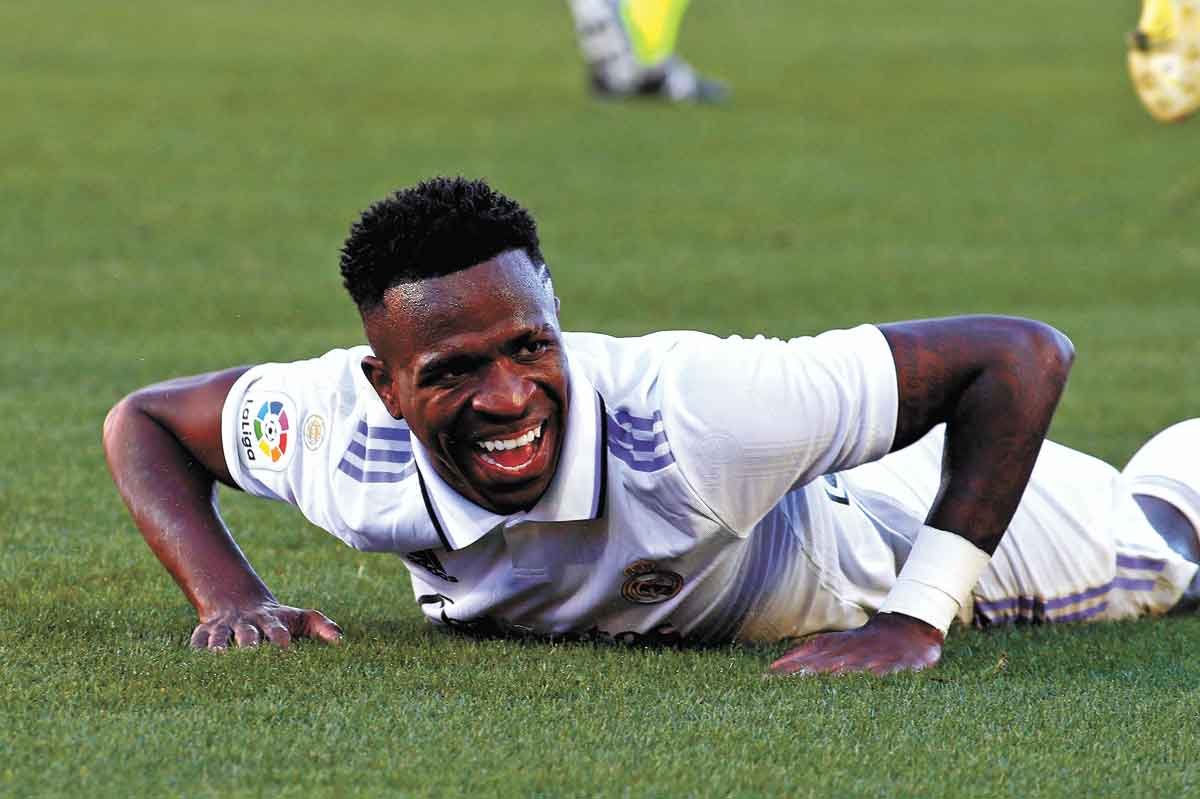 Caçado pelos defensores - JAIME REINA / AFP