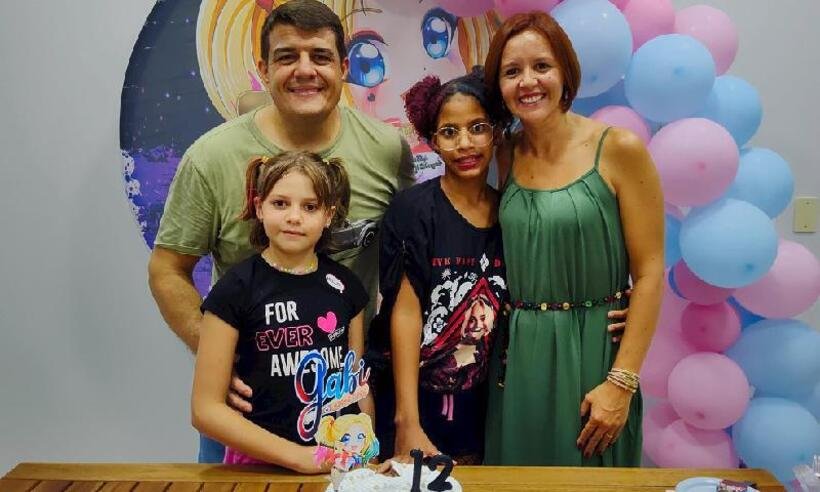 'Por que adotamos uma irmã mais velha para nossa filha de 9 anos' - Arquivo pessoal/Família Précoma Moro