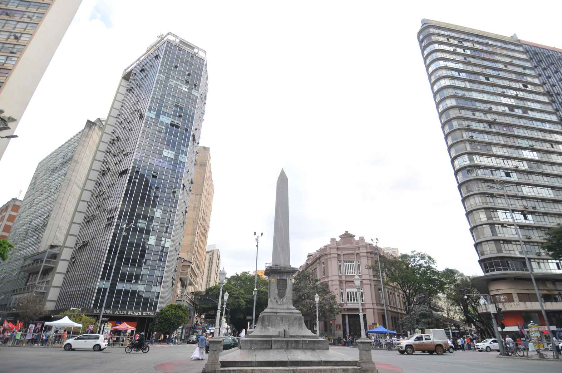 Bloco do Pirulito colocará camisinha gigante no obelisco da Praça Sete -  Alexandre Guzanshe/EM