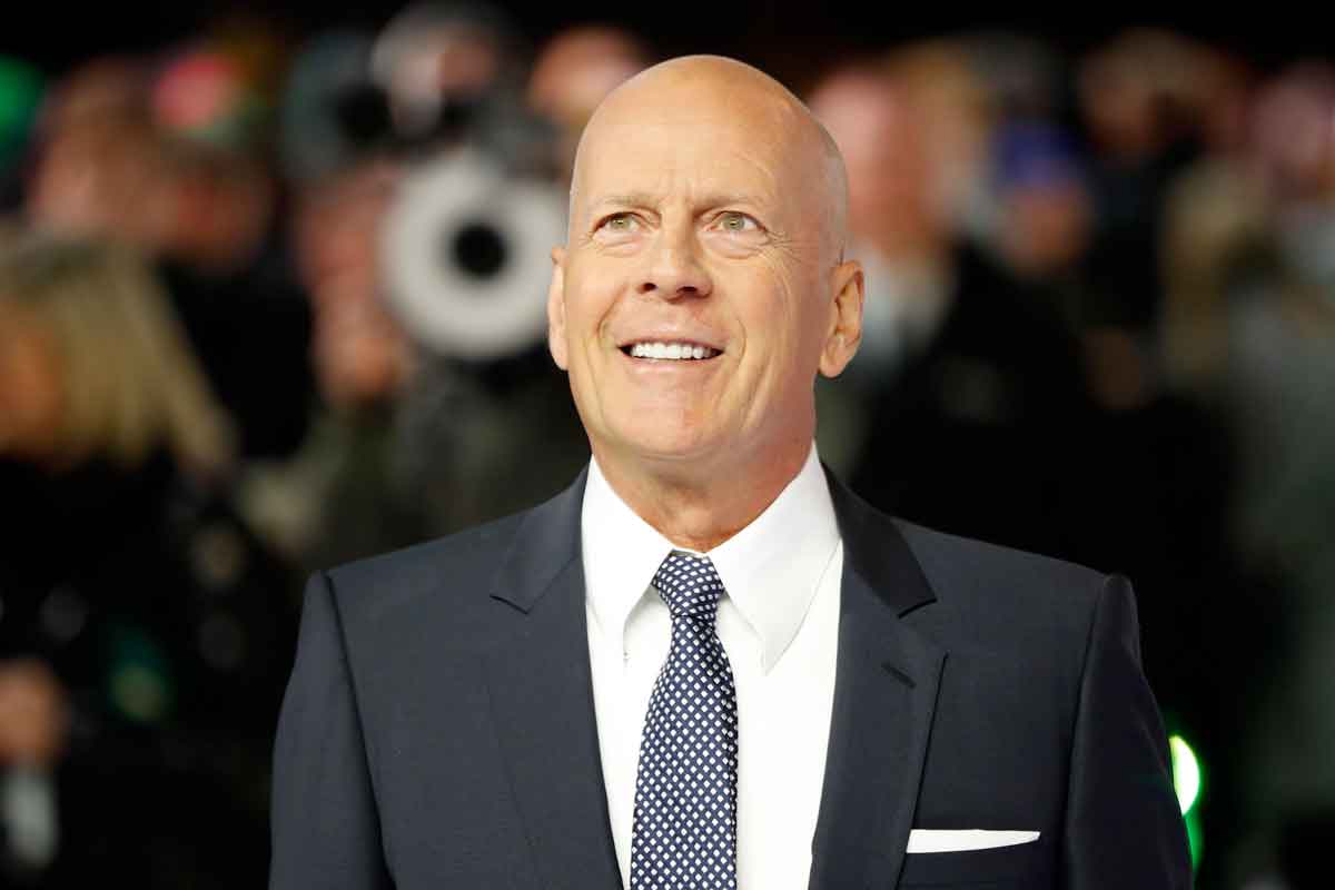 Ator  Bruce Willis sorri
 -  (crédito: Tolga Akmen/AFP)