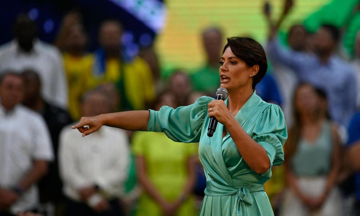 Michelle Bolsonaro sobre assédio no Carnaval: 'Não é não. Denuncie' - MAURO PIMENTEL/AFP