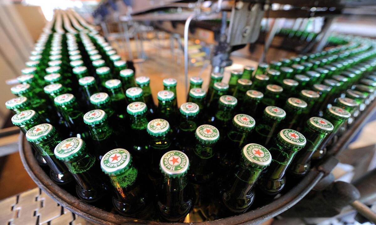 Heineken afirma que espera deixar a Rússia em 2023 - Patrick HERTZOG / AFP
