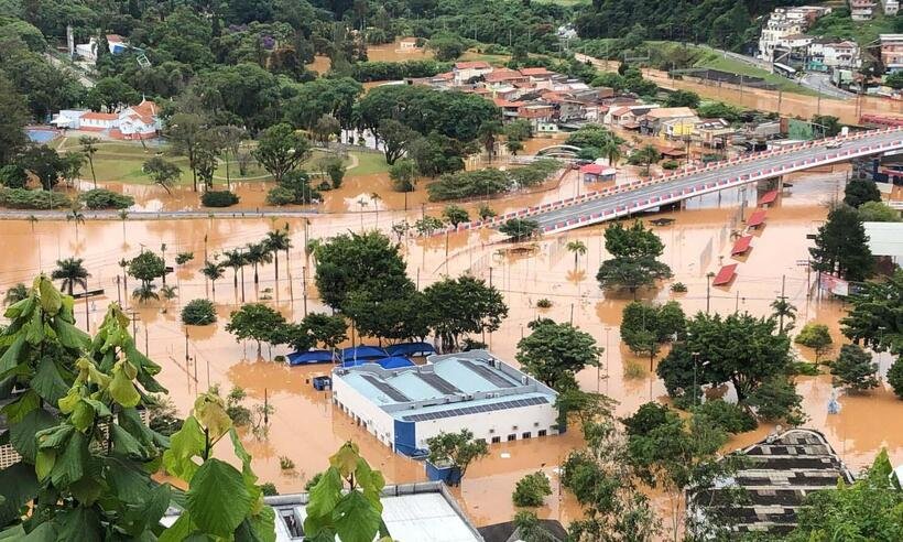 Conheça os riscos do contato direto com a água contaminada -  Twitter/Reprodução