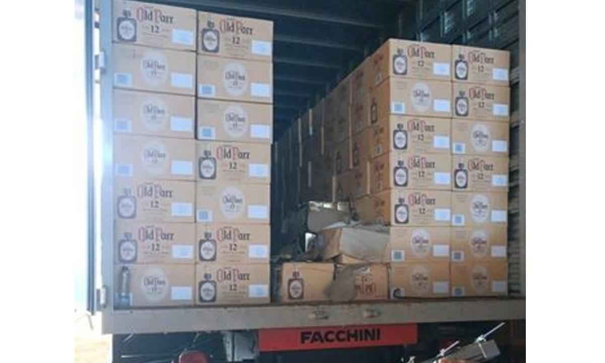 Carga de uísque de R$ 1,2 milhão roubada é localizada em empresa de batatas - PCMG/Divulgação