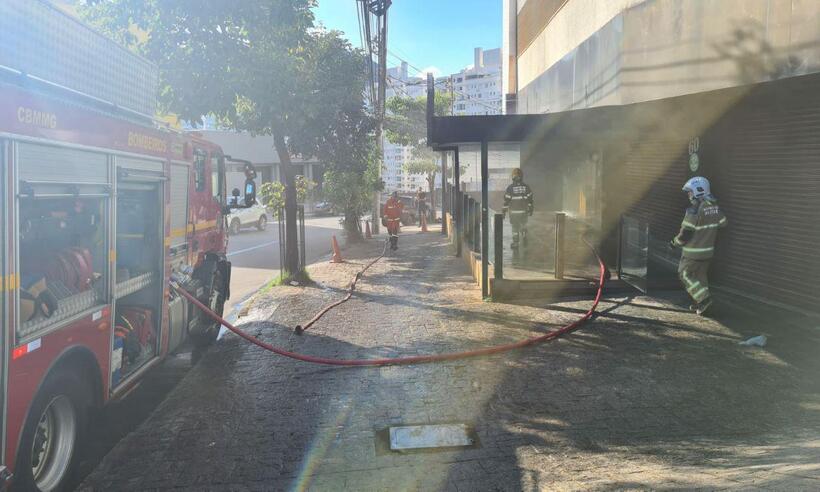 Cozinha de restaurante pega fogo em BH - CBMMG/Divulgação