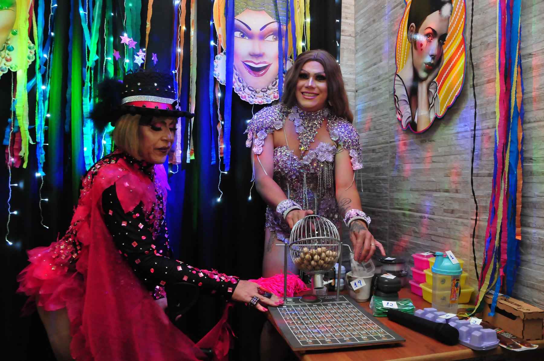 Old Bar faz sucesso com bingo e shows de drag queen no Santa Tereza - Marcos Vieira/EM/D.A Press