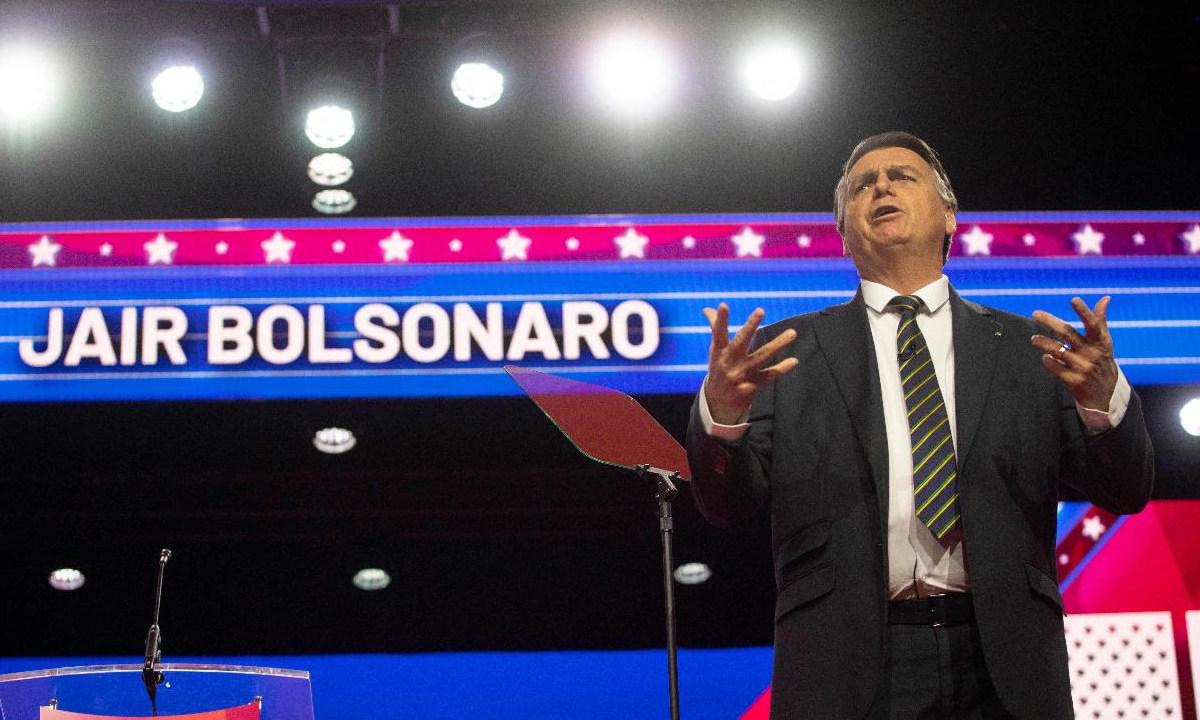Bolsonaro: Se eu fosse presidente, não teria problemas com navios iranianos - ROBERTO SCHMIDT/AFP