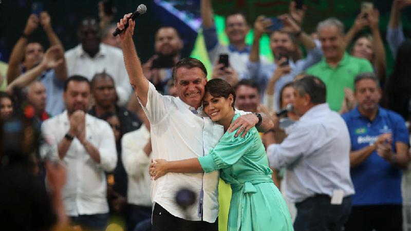 'Michelle podia usar, só não podia se desfazer', diz Bolsonaro sobre joias - Reuters