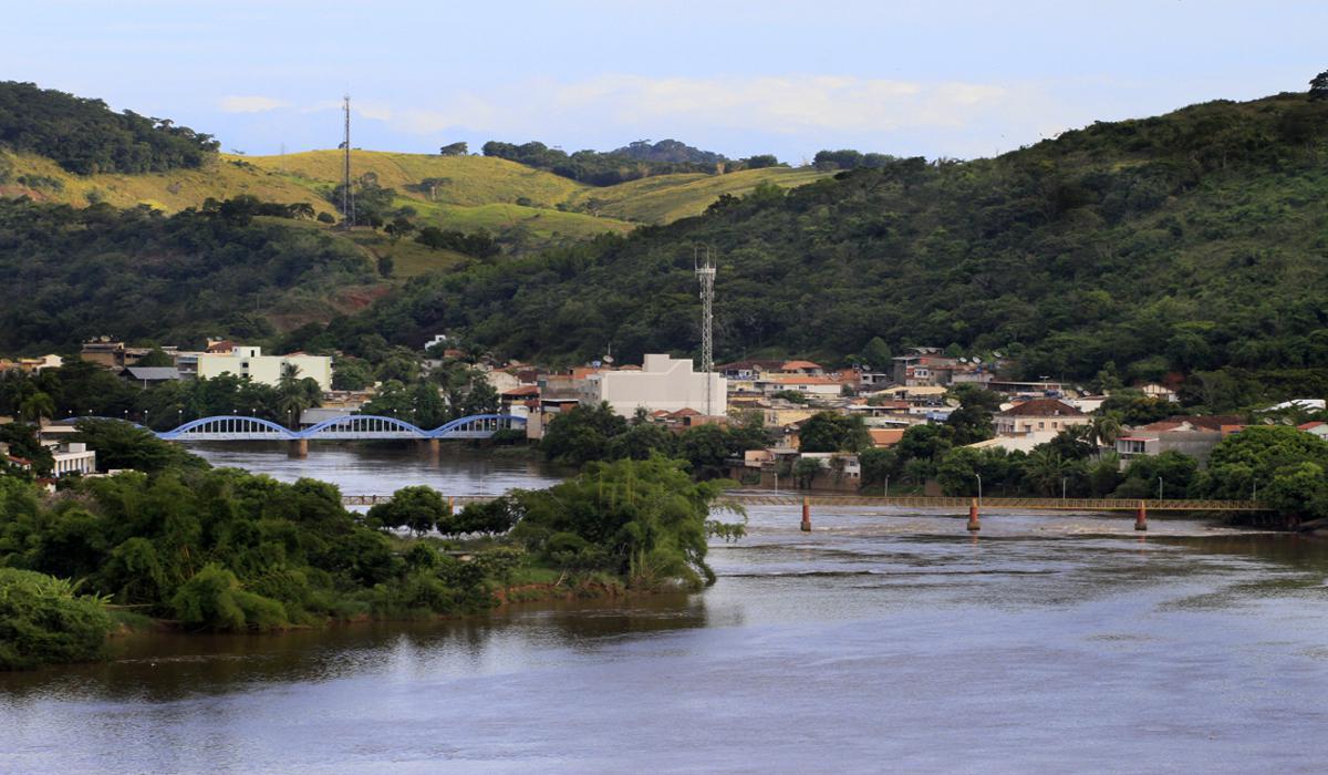 Dois homens caem de embarcação artesanal e se afogam em Rio Pomba  - Prefeitura de Laranjal