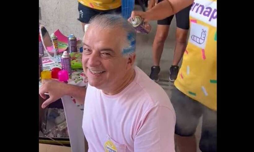Ministro de Lula pinta cabelo de azul em bloquinho: 'Por uma boa causa' - Reprodução/Insta