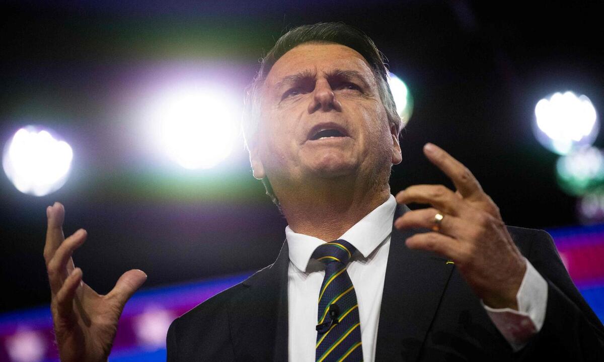 Bolsonaro deve usar caso das joias como pretexto para adiar volta dos EUA -  ROBERTO SCHMIDT / AFP