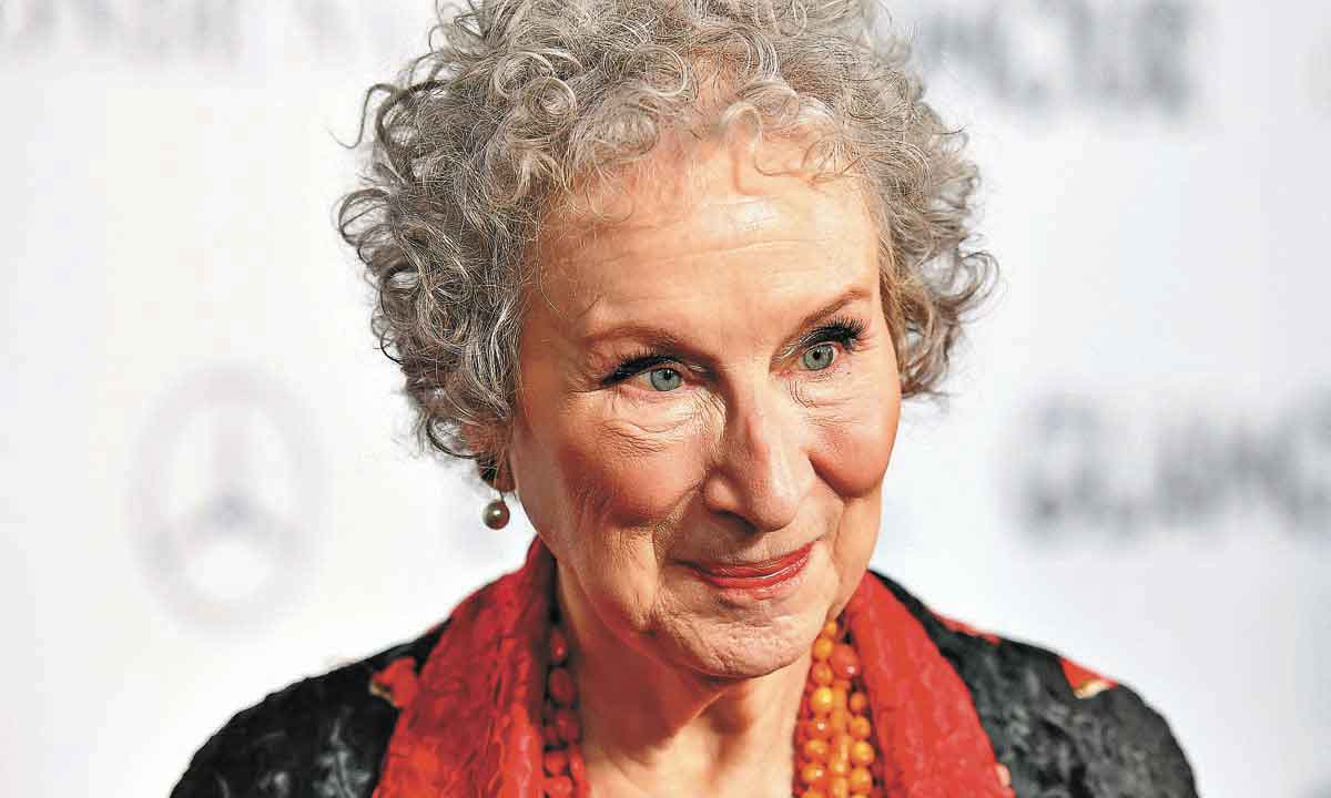 Margaret Atwood cede à tentação de explicar demais em "Poemas tardios" - Angela Weiss / AFP