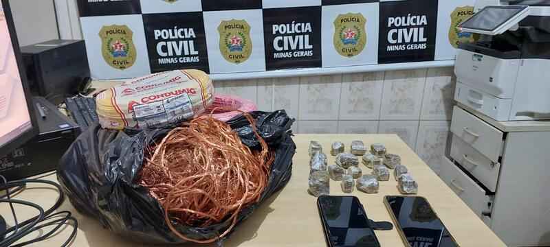 Polícia apreende 17 tabletes de maconha em casa de idoso em Patos de Minas - PCMMG/Divulgação