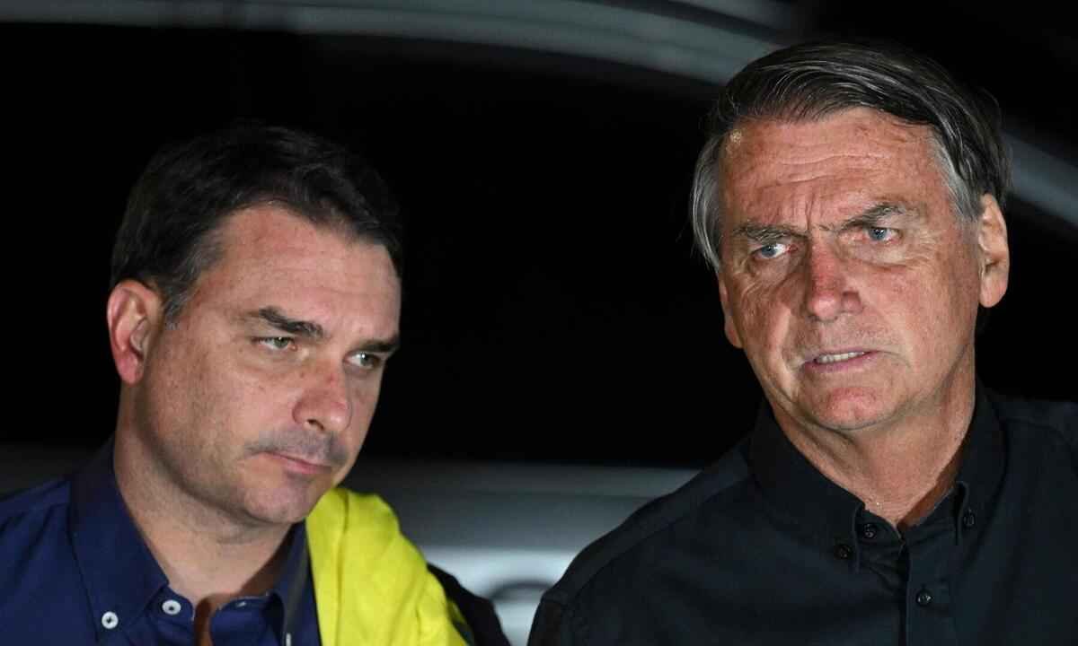 Bolsonaro prioriza maioria pró-impeachment do STF no Senado enquanto Flávio evita expor embate - EVARISTO SA / AFP