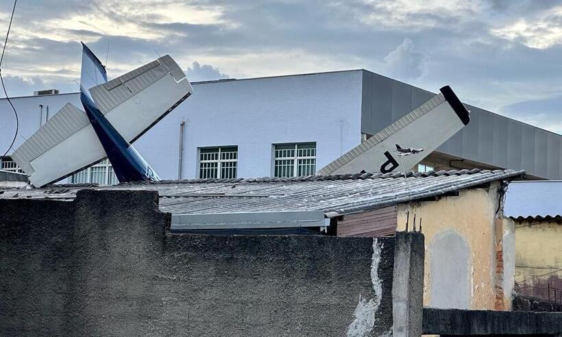 Vizinhos de casas atingidas contam reação a avião que caiu em BH - Ramon Lisboa/EM/D.A Press - 11/3/23