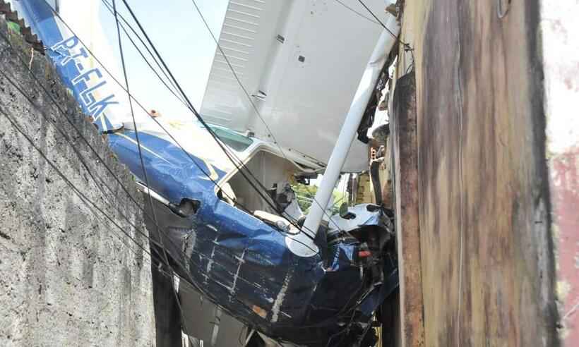 Avião que caiu sobre casas em BH deve ser retirado nesta segunda (13) - Gladyston Rodrigues/EM/D.A Press