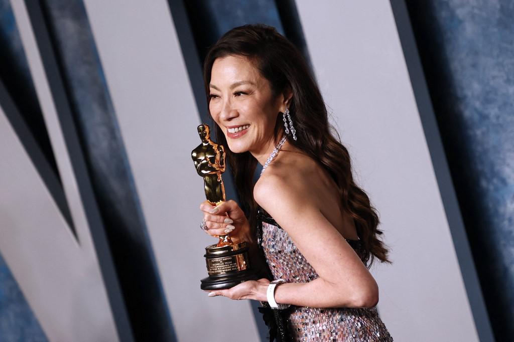 Michelle Yeoh, a primeira asiática a ganhar o Oscar de Melhor Atriz - Michael TRAN / AFP