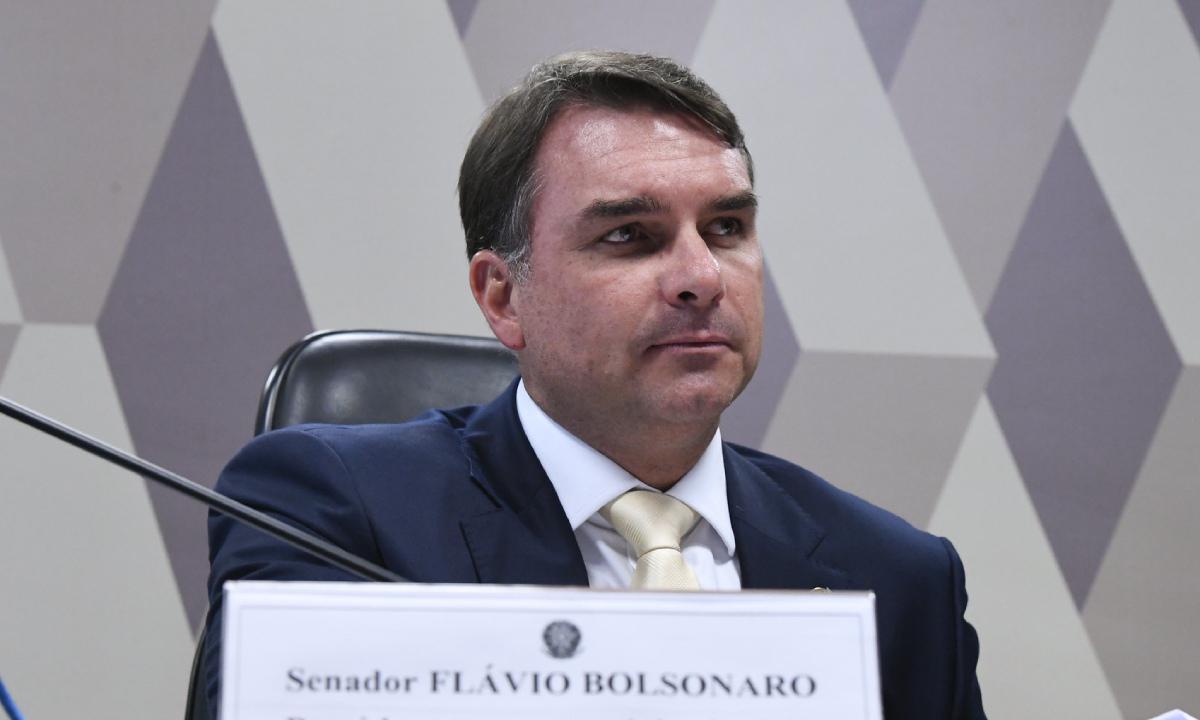 Flávio Bolsonaro crítica fala de Lula sobre policiais - Edilson Rodrigues/Agência Senado