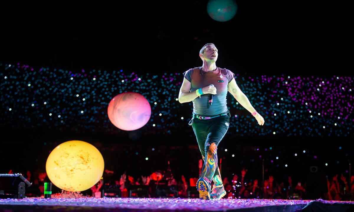 Coldplay convida moradores de rua para assistir a seu show em São Paulo - Folhapress
