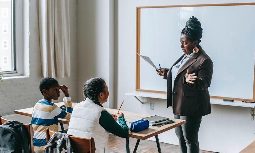 Um em cada cinco professores negros diz já ter sofrido racismo na escola