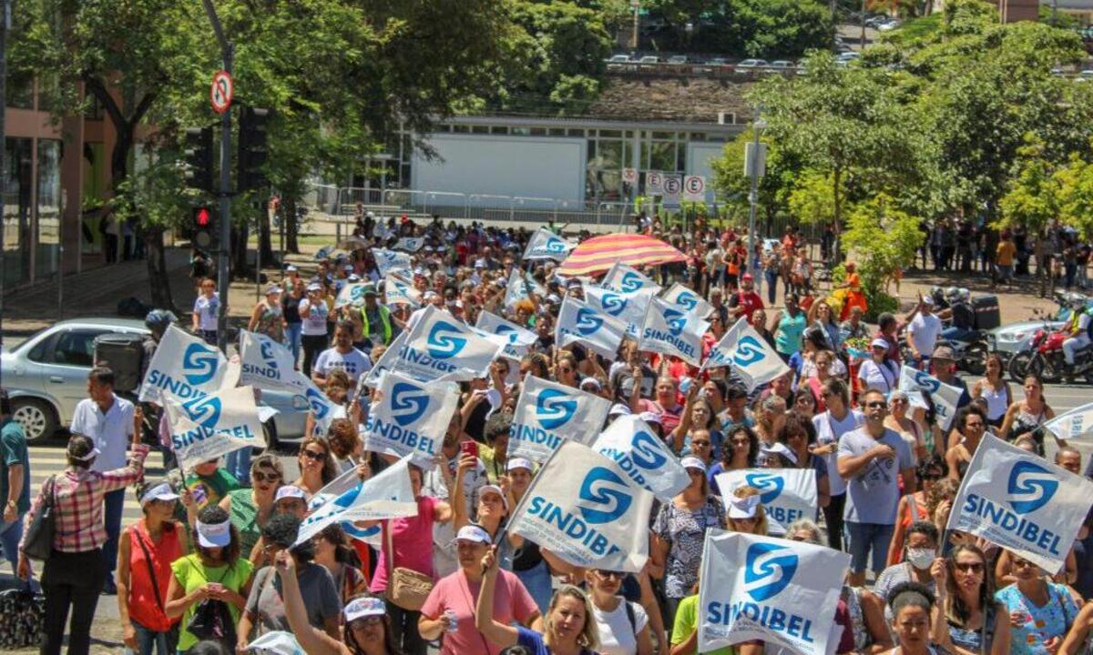 Servidores marcam reunião com PBH na véspera de greve por reajuste salarial - Vanessa Alves/Sindibel