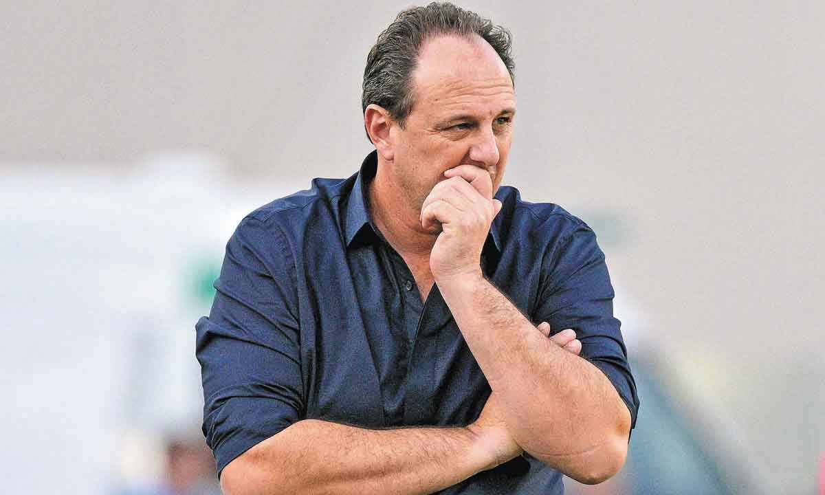 Ídolo não deveria treinar o time - JUAN MABROMATA / AFP