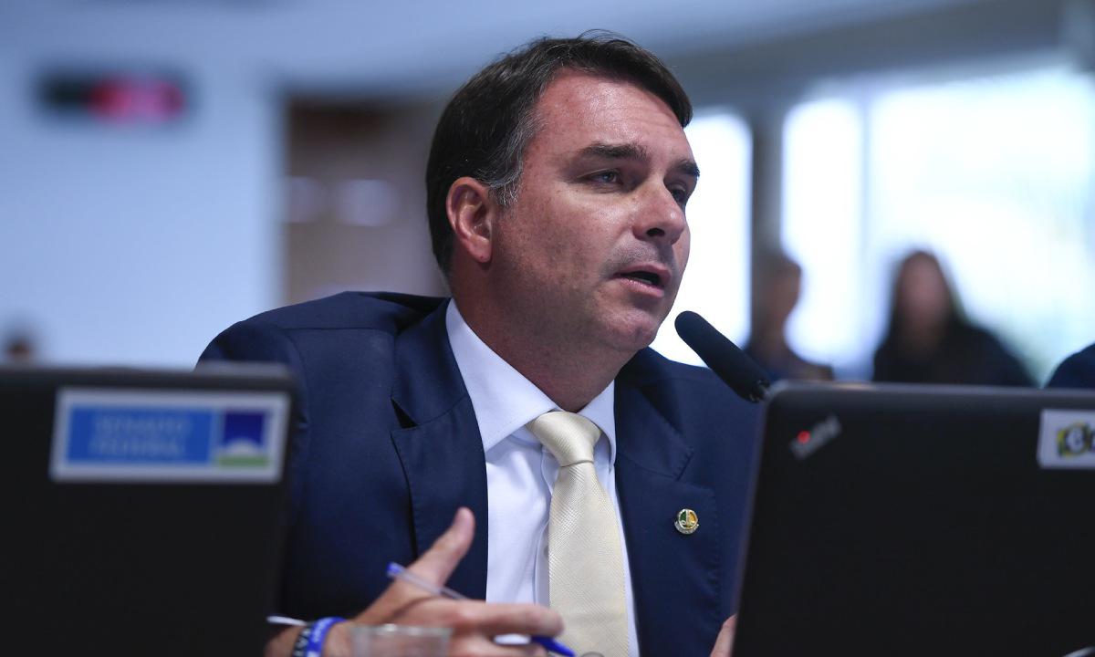 Flávio Bolsonaro sobre caixa com joias: 'Ninguém sabia o que tinha dentro' - Edilson Rodrigues/Agência Senado