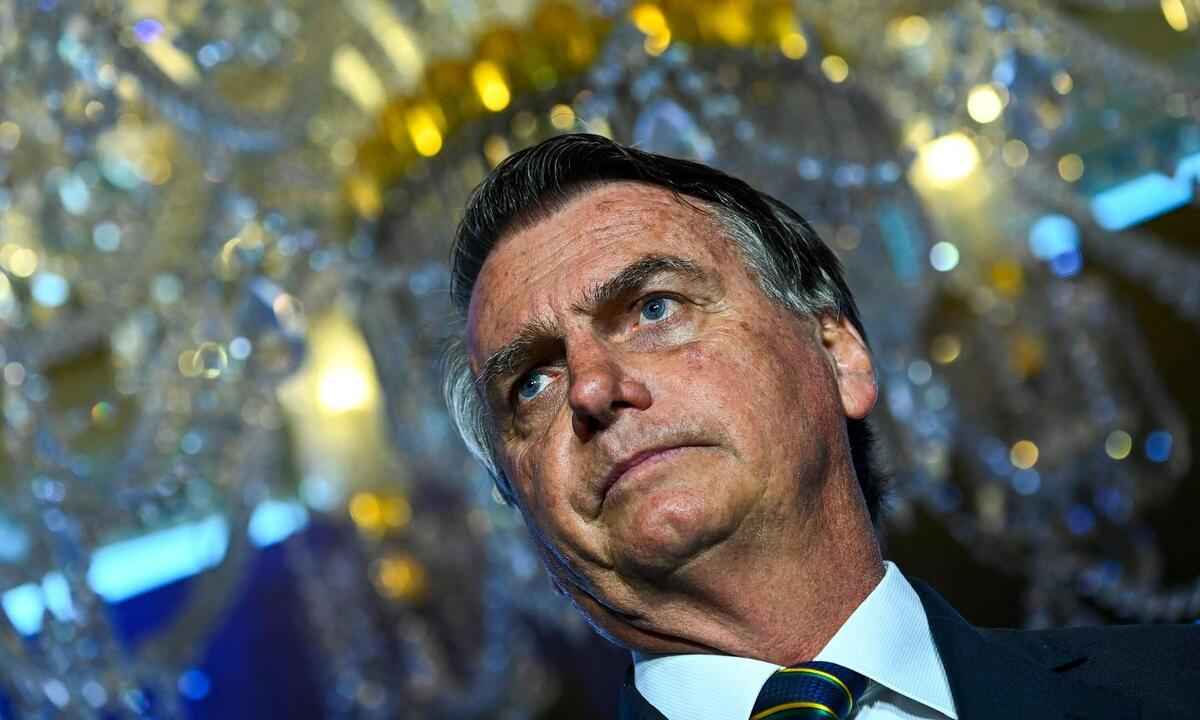 Bolsonaro vai devolver joias ao TCU, garante defesa do ex-presidente - CHANDAN KHANNA / AFP