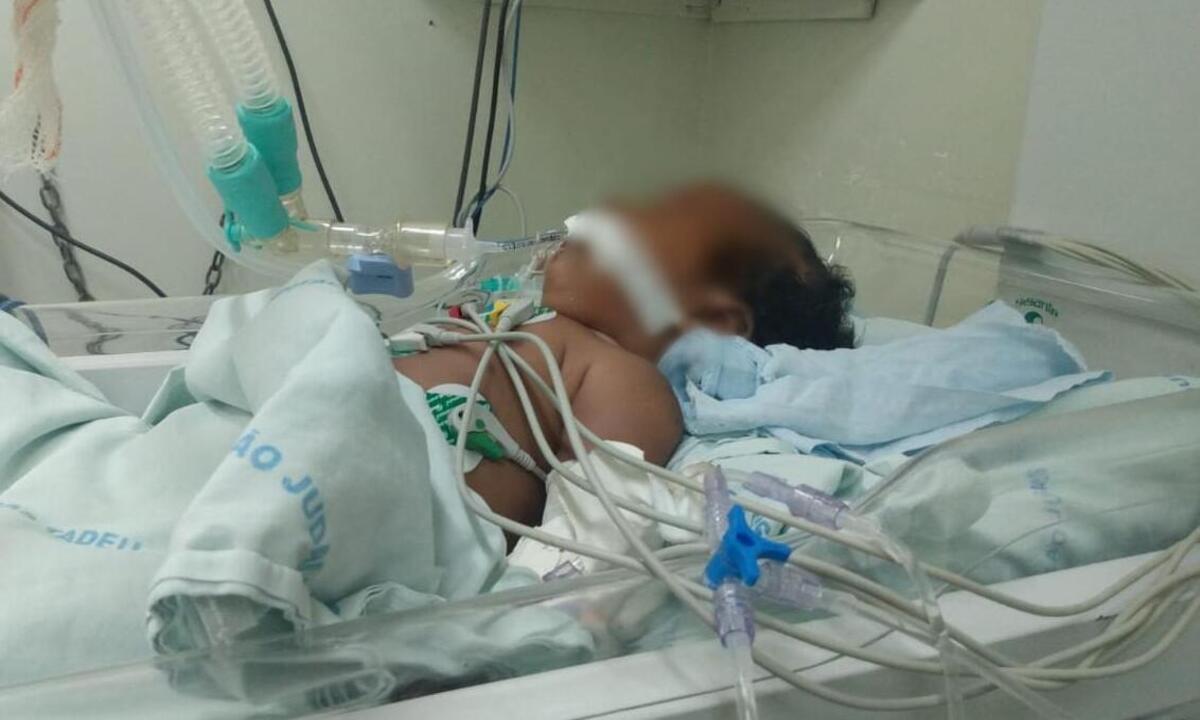 Bebê intubado com doença viral aguda aguarda transferência há 4 dias em MG - Arquivo pessoal