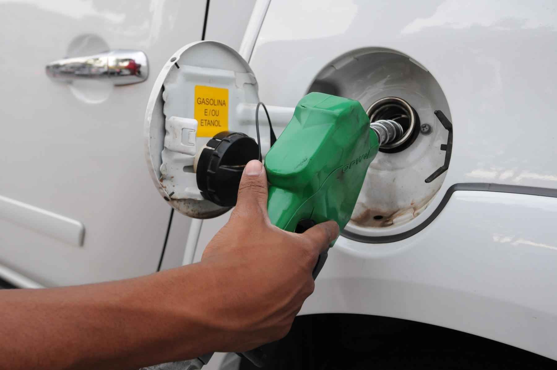 Petrobras reduz preço do diesel nas refinarias a partir de hoje (22/03) - AFP