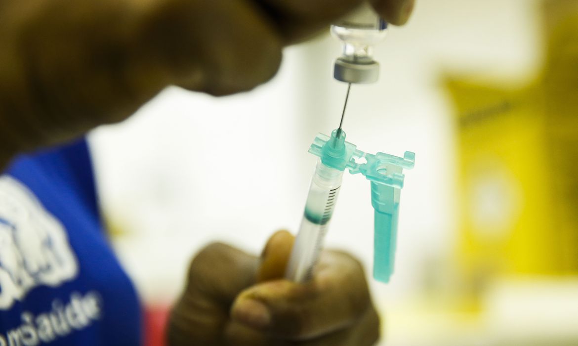 Laboratório de BH abre campanha de vacinação contra a gripe - Agência Brasil