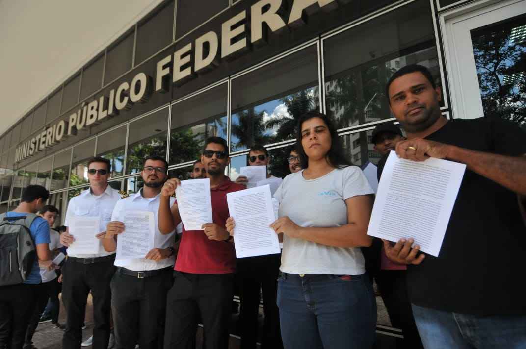 Aeroporto Carlos Prates:  alunos pedem mais prazo para fechamento - Gladyston Rodrigues/ EM/ D.A Press