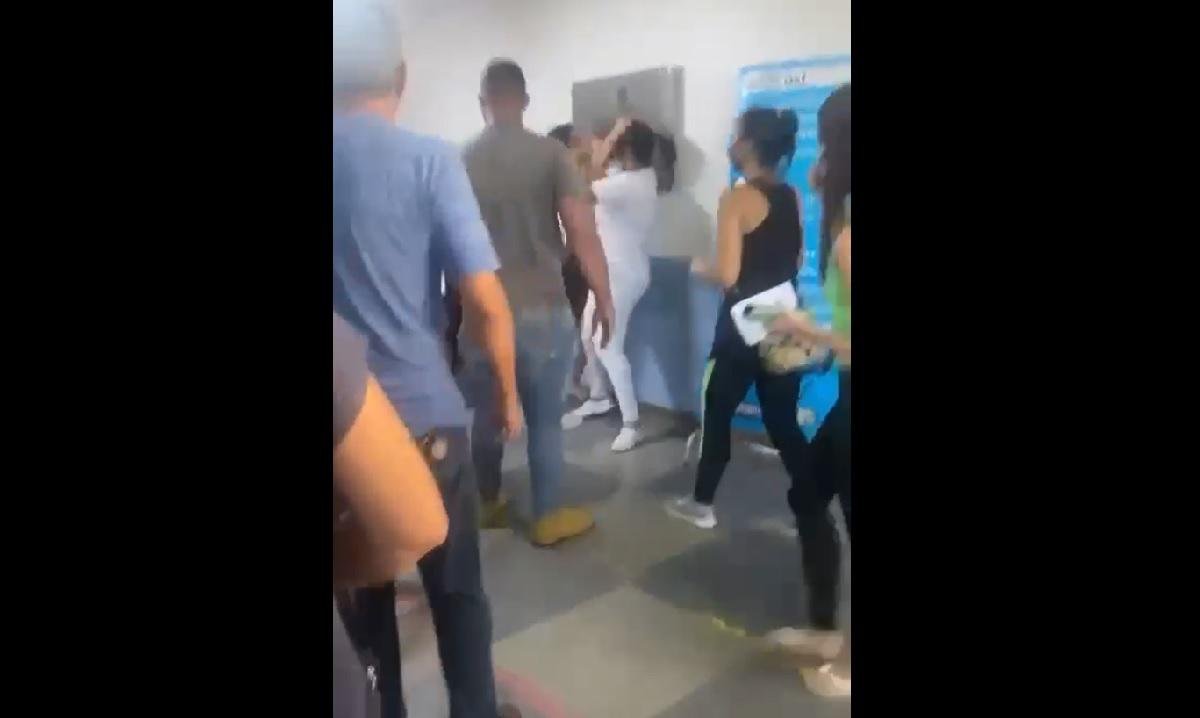 Mulher e enfermeira brigam em unidade de saúde de Uberlândia - Reprodução/Redes sociais