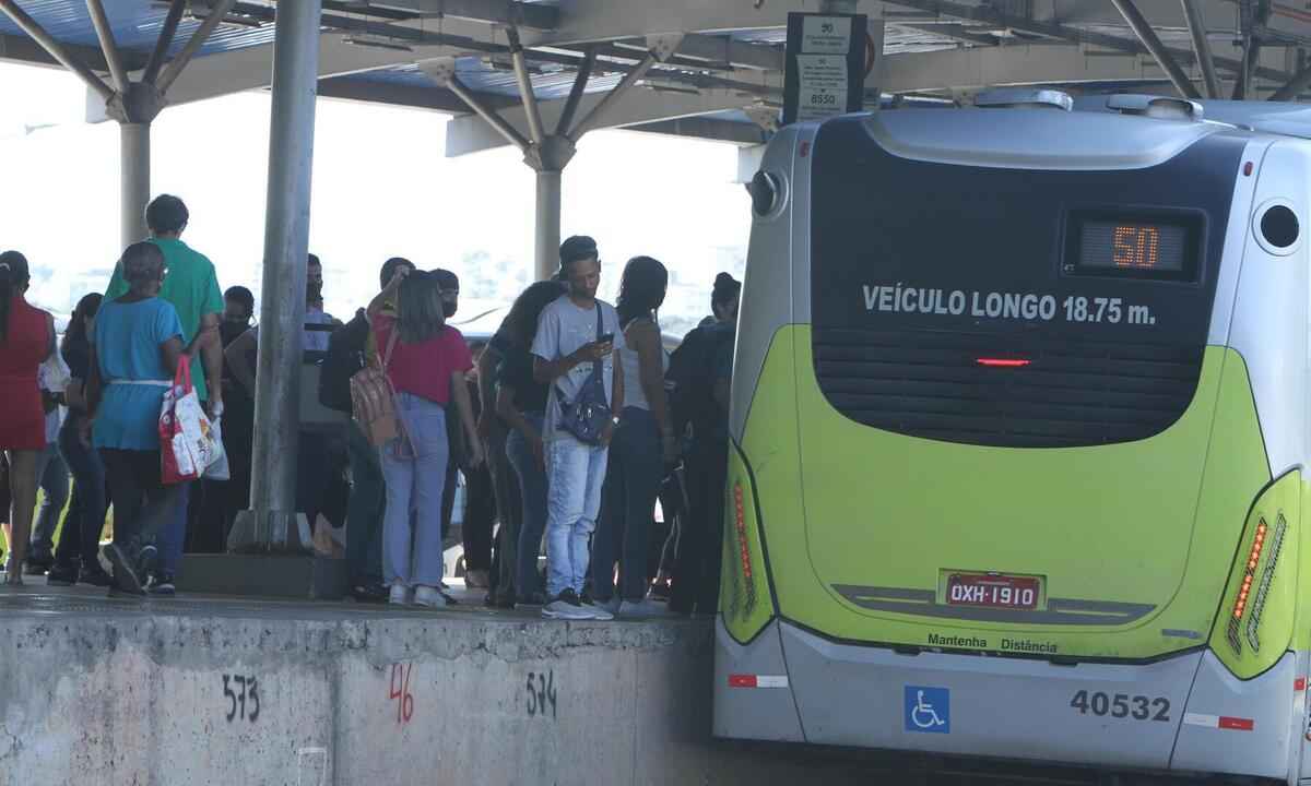 PBH volta atrás, e pagamento em dinheiro no ônibus deve ser extinto - Edesio Ferreira/EM/D.A Press.