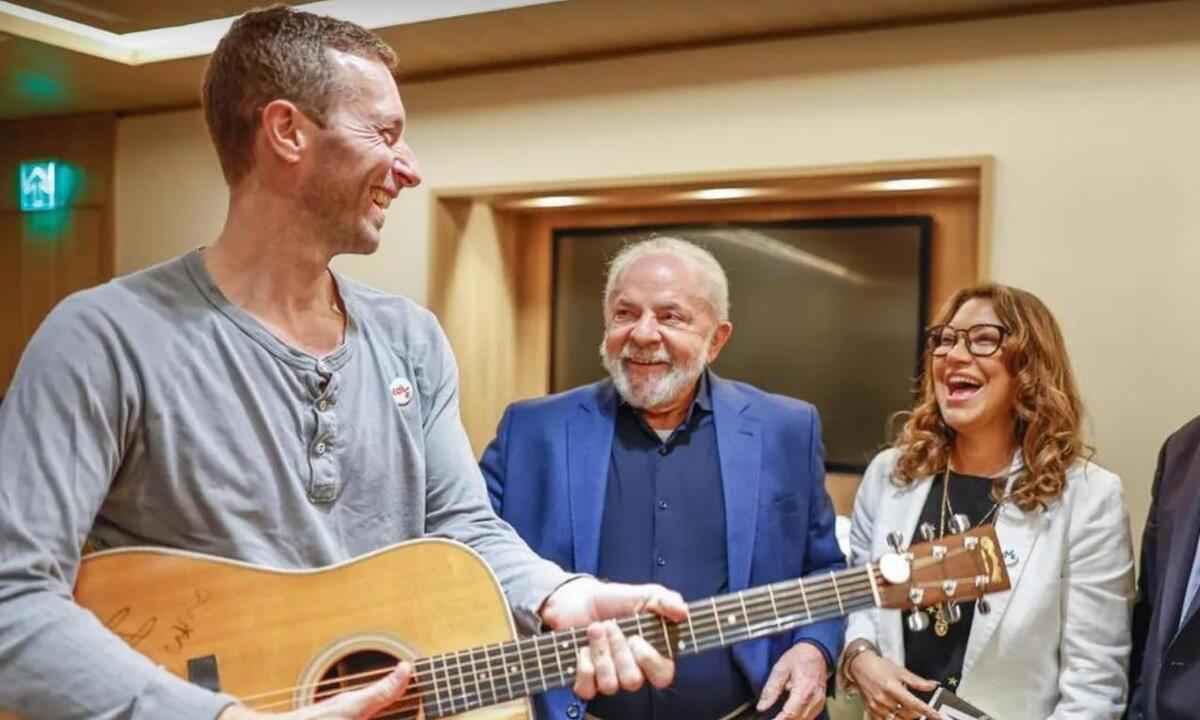 Vídeo: Lula ganha violão de Chris Martin, vocalista do Coldplay - Ricardo Stuckert/Reprodução